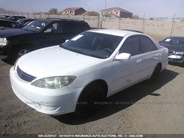 4T1BE32K25U550984 - 2005 TOYOTA CAMRY LE/XLE/SE 白色 照片 2