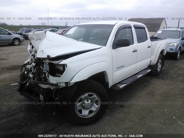 5TEKU72N57Z448002 - 2007 TOYOTA TACOMA DBL CAB PRERUNNER LNG BED WHITE photo 2