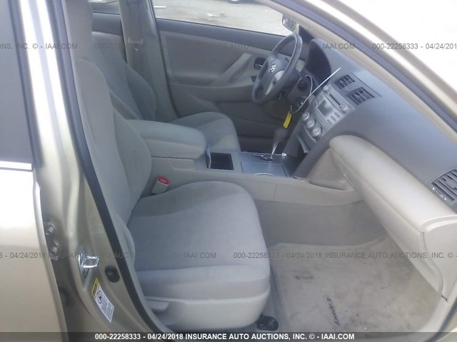 4T1BF3EK7AU511584 - 2010 TOYOTA CAMRY SE/LE/XLE BEIGE photo 5