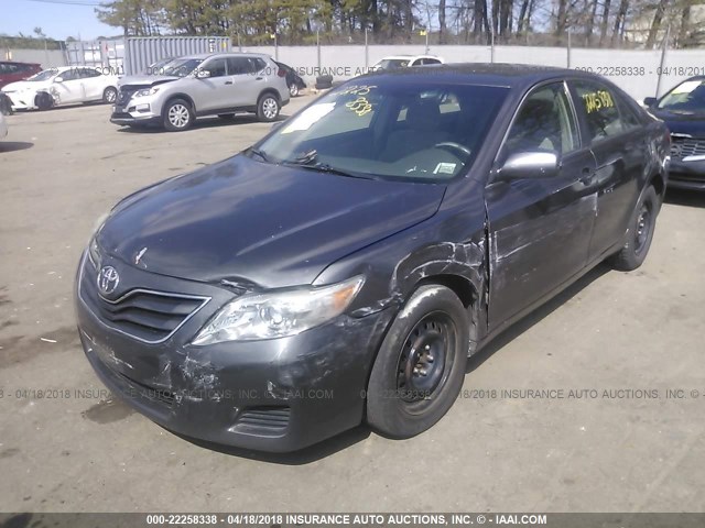 4T4BF3EK9BR172821 - 2011 TOYOTA CAMRY SE/LE/XLE GRAY photo 2