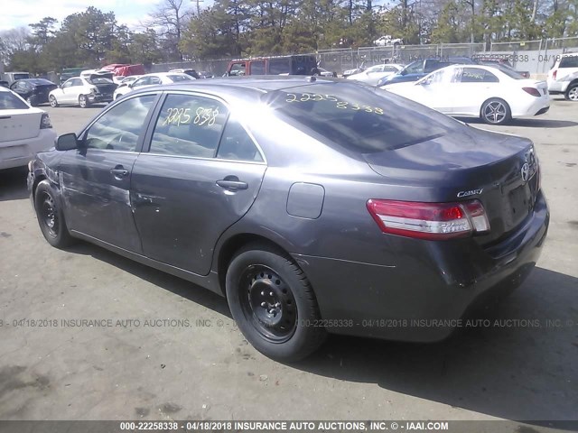 4T4BF3EK9BR172821 - 2011 TOYOTA CAMRY SE/LE/XLE GRAY photo 3