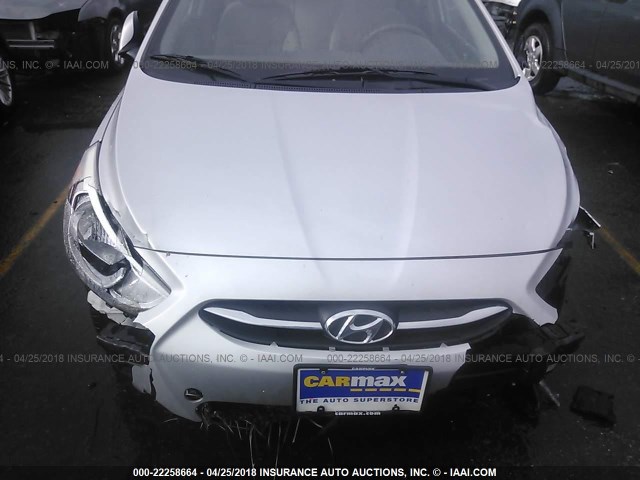 KMHCT4AE1GU980570 - 2016 HYUNDAI ACCENT SE SILVER photo 6