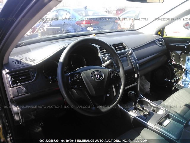 4T1BF1FK4GU248529 - 2016 TOYOTA CAMRY LE/XLE/SE/XSE 黑色 照片 5