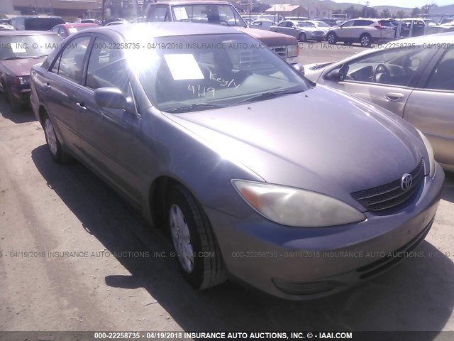 4T1BE32K02U543012 - 2002 TOYOTA CAMRY LE/XLE/SE GRAY photo 1