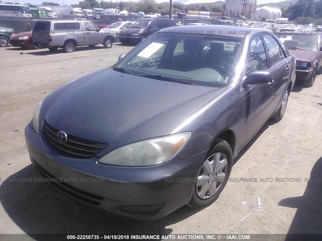 4T1BE32K02U543012 - 2002 TOYOTA CAMRY LE/XLE/SE GRAY photo 2