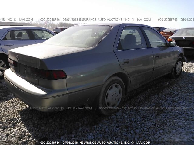 4T1BG22K8WU389224 - 1998 TOYOTA CAMRY CE/LE/XLE 棕色 照片 4