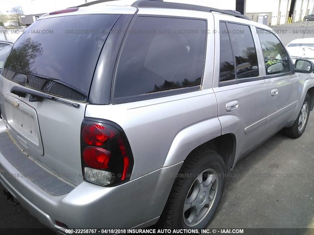 1GNDT13S382134164 - 2008 CHEVROLET TRAILBLAZER LS/LT SILVER photo 4