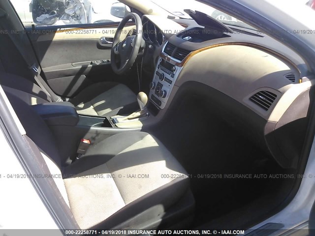 1G1ZC5E07A4155247 - 2010 CHEVROLET MALIBU 1LT 白色 照片 5