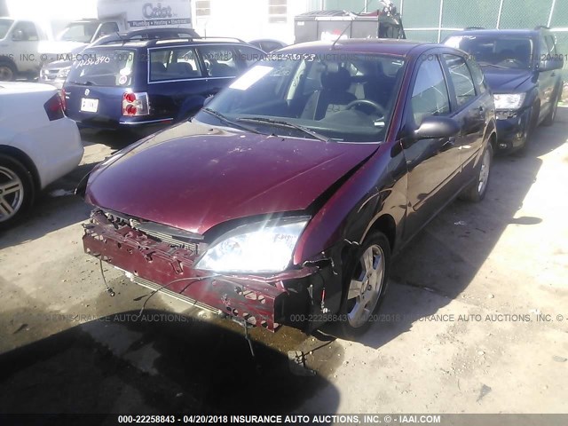 1FAHP37NX7W240591 - 2007 FORD FOCUS ZX5/S/SE/SES MAROON photo 2