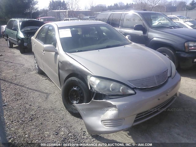 4T1BE32K75U605543 - 2005 TOYOTA CAMRY LE/XLE/SE GOLD photo 1