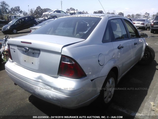 1FAFP34N37W197496 - 2007 FORD FOCUS ZX4/S/SE/SES 银色 照片 4