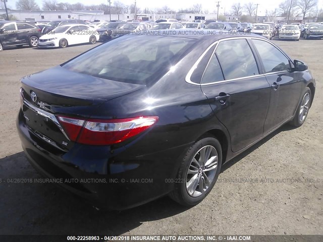 4T1BF1FK8HU407215 - 2017 TOYOTA CAMRY LE/XLE/SE/XSE შავი ფოტო 4