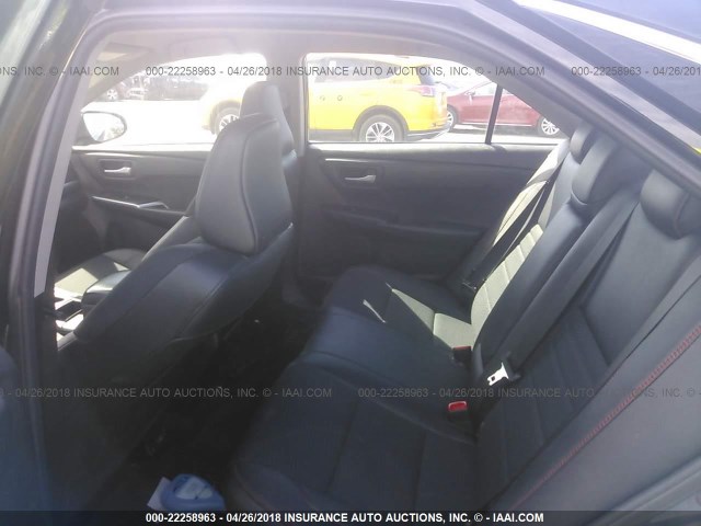 4T1BF1FK8HU407215 - 2017 TOYOTA CAMRY LE/XLE/SE/XSE შავი ფოტო 8