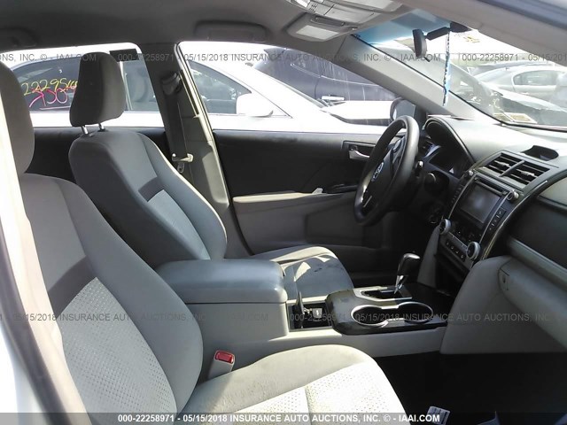 4T4BF1FK9DR290325 - 2013 TOYOTA CAMRY L/SE/LE/XLE WHITE photo 5