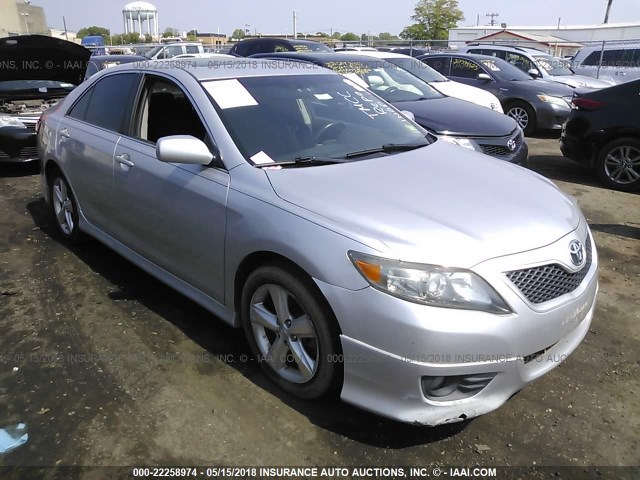 4T1BF3EK4BU172381 - 2011 TOYOTA CAMRY SE/LE/XLE Күміс фото 1