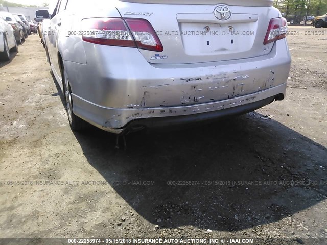 4T1BF3EK4BU172381 - 2011 TOYOTA CAMRY SE/LE/XLE Күміс фото 6