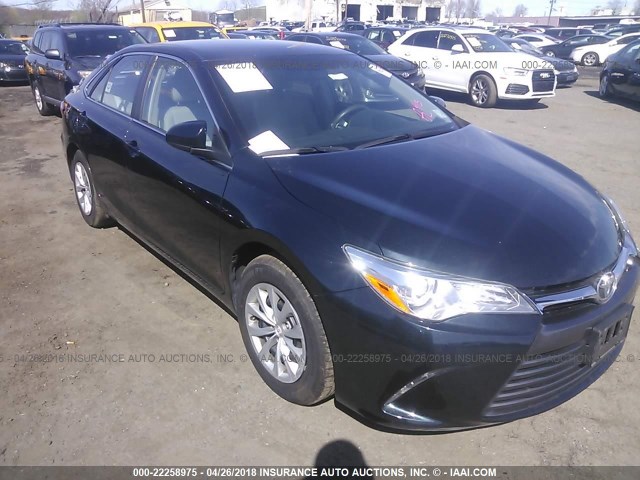 4T4BF1FK7FR502514 - 2015 TOYOTA CAMRY LE/XLE/SE/XSE Schwarz Foto 1