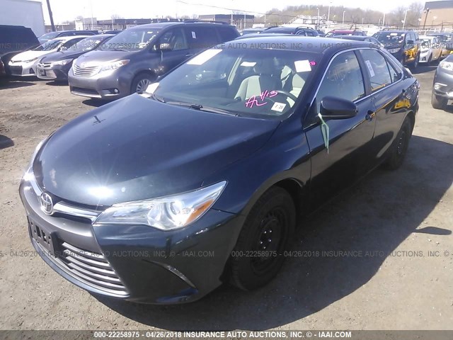 4T4BF1FK7FR502514 - 2015 TOYOTA CAMRY LE/XLE/SE/XSE Schwarz Foto 2