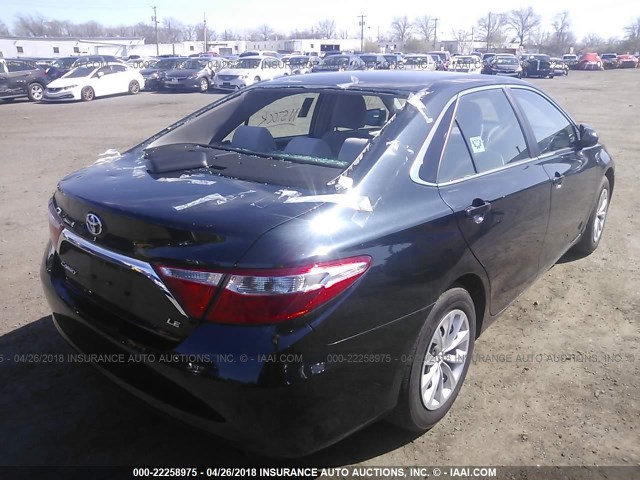 4T4BF1FK7FR502514 - 2015 TOYOTA CAMRY LE/XLE/SE/XSE Schwarz Foto 4