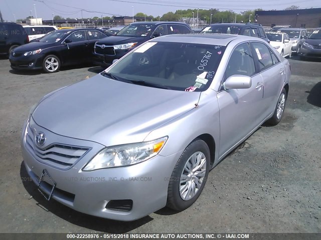 4T1BF3EK8AU065767 - 2010 TOYOTA CAMRY SE/LE/XLE 银色 照片 2
