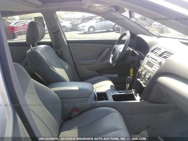 4T1BF3EK8AU065767 - 2010 TOYOTA CAMRY SE/LE/XLE 银色 照片 5