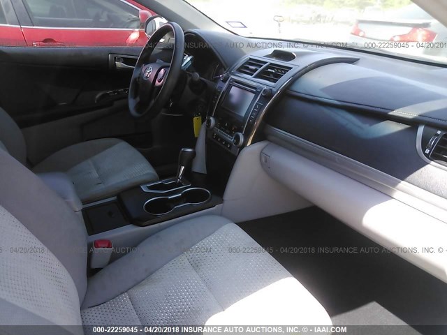 4T1BF1FK4CU109768 - 2012 TOYOTA CAMRY SE/LE/XLE 白色 照片 5