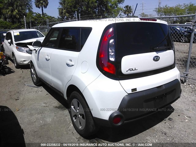 KNDJN2A26G7287444 - 2016 KIA SOUL WHITE photo 3