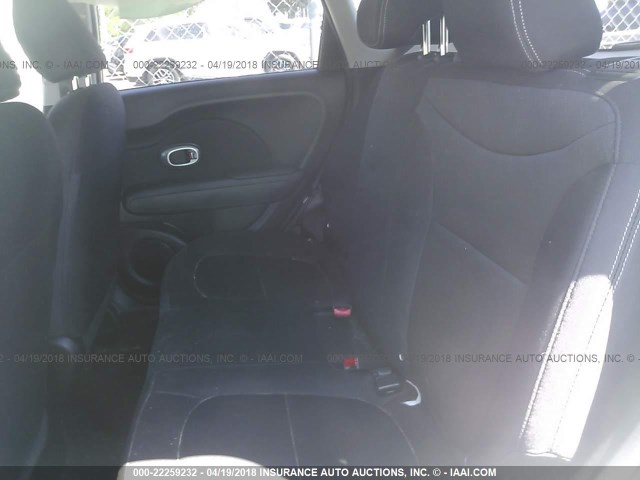 KNDJN2A26G7287444 - 2016 KIA SOUL WHITE photo 8