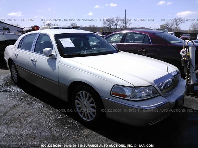 1LNHM82W23Y661036 - 2003 LINCOLN TOWN CAR SIGNATURE CREAM photo 1