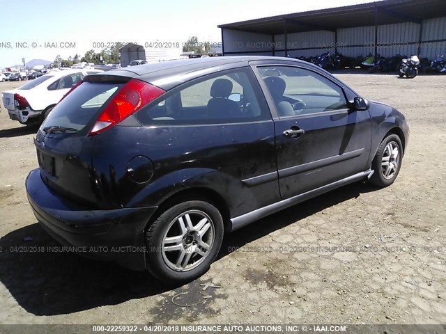 3FAFP31311R132367 - 2001 FORD FOCUS ZX3 BLACK photo 4