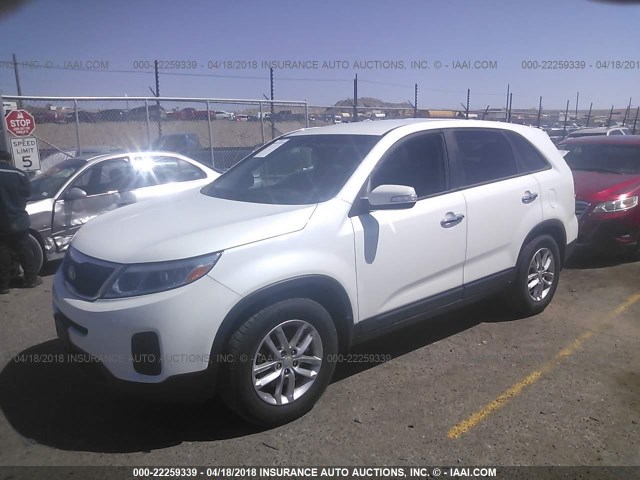 5XYKT3A64EG479819 - 2014 KIA SORENTO LX WHITE photo 2