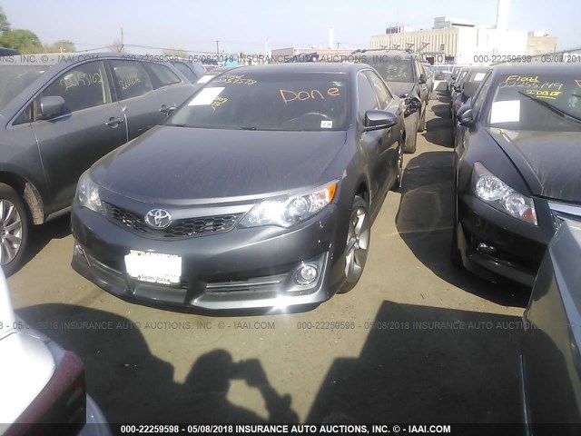 4T1BF1FK7EU341509 - 2014 TOYOTA CAMRY L/SE/LE/XLE 灰色 照片 2