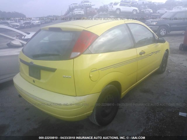 3FAFP31N15R113003 - 2005 FORD FOCUS ZX3 YELLOW photo 4