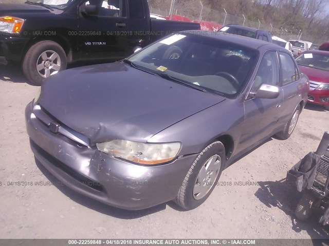 1HGCG1640YA076236 - 2000 HONDA ACCORD LX GRAY photo 2