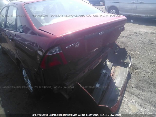 1FAFP34N75W236443 - 2005 FORD FOCUS ZX4 RED photo 6