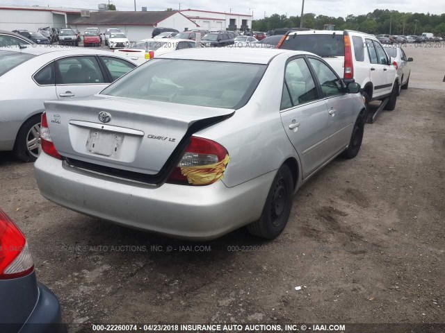 4T1BE32K52U627200 - 2002 TOYOTA CAMRY LE/XLE/SE ვერცხლისფერი ფოტო 4