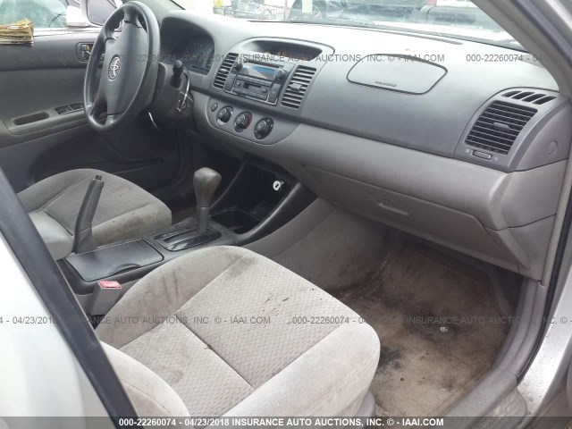 4T1BE32K52U627200 - 2002 TOYOTA CAMRY LE/XLE/SE ვერცხლისფერი ფოტო 5