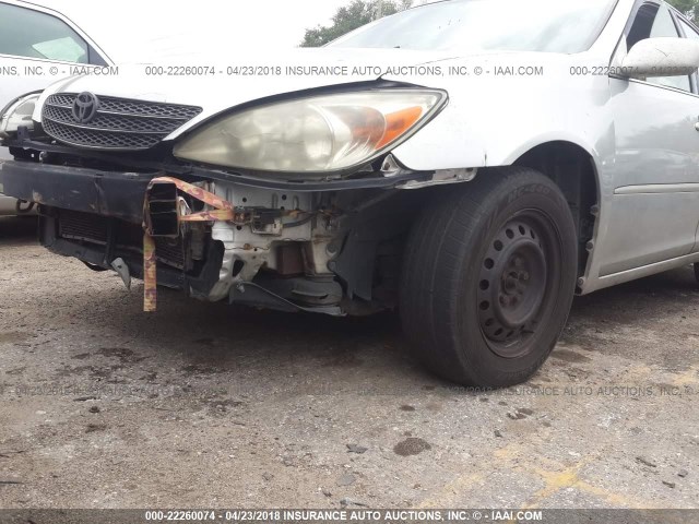 4T1BE32K52U627200 - 2002 TOYOTA CAMRY LE/XLE/SE ვერცხლისფერი ფოტო 6