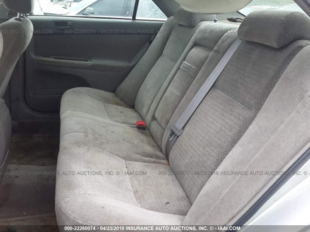 4T1BE32K52U627200 - 2002 TOYOTA CAMRY LE/XLE/SE ვერცხლისფერი ფოტო 8