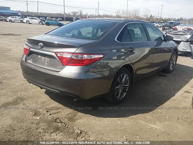 4T1BF1FK5GU593049 - 2016 TOYOTA CAMRY LE/XLE/SE/XSE Gris photo 4