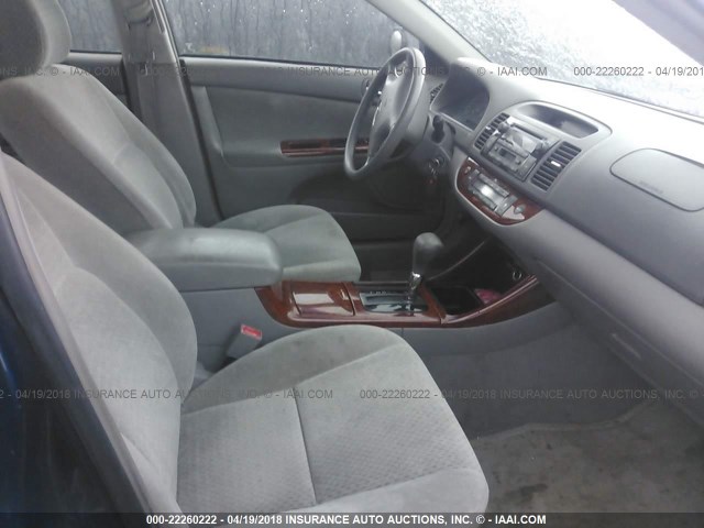 4T1BE30K92U569594 - 2002 TOYOTA CAMRY LE/XLE/SE ლურჯი ფოტო 5