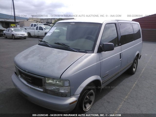 1GKDM19W1WB505470 - 1998 GMC SAFARI XT SILVER photo 2