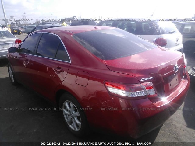 4T4BF3EKXBR215384 - 2011 TOYOTA CAMRY SE/LE/XLE RED photo 3