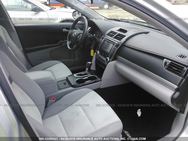 4T4BF1FK4CR271681 - 2012 TOYOTA CAMRY SE/LE/XLE 灰色 照片 5