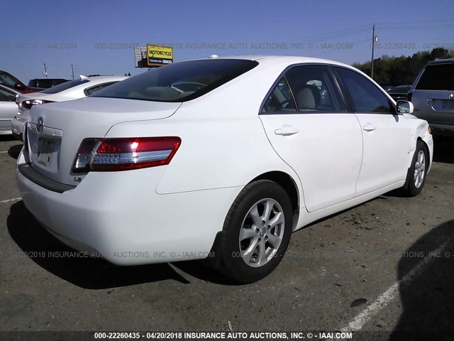 4T1BF3EK4BU764959 - 2011 TOYOTA CAMRY SE/LE/XLE WHITE photo 4