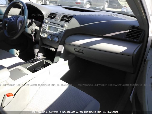 4T1BF3EK4BU764959 - 2011 TOYOTA CAMRY SE/LE/XLE WHITE photo 5