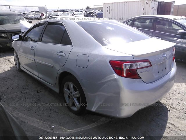 4T1BF1FK3EU454969 - 2014 TOYOTA CAMRY L/SE/LE/XLE 银色 照片 3
