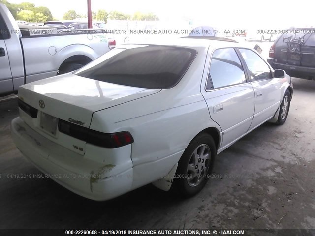 JT2BF28KXX0202615 - 1999 TOYOTA CAMRY LE/XLE თეთრი ფოტო 4