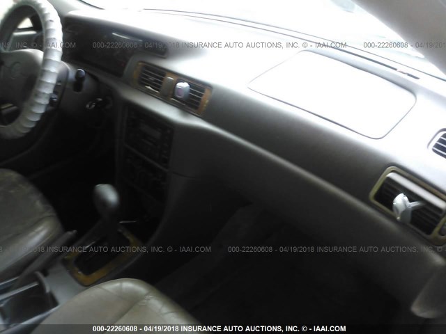 JT2BF28KXX0202615 - 1999 TOYOTA CAMRY LE/XLE თეთრი ფოტო 5