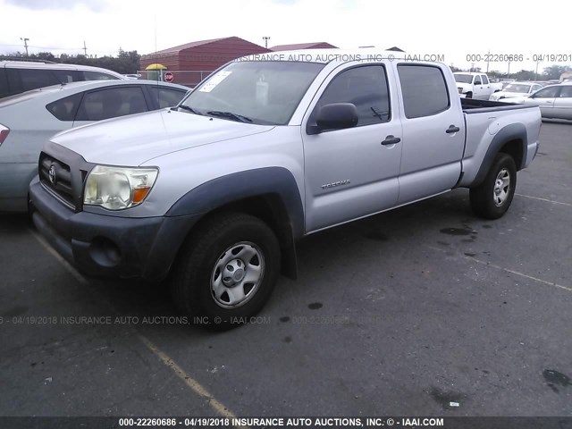 5TEKU72N08Z496752 - 2008 TOYOTA TACOMA DBL CAB PRERUNNER LNG BED SILVER photo 2